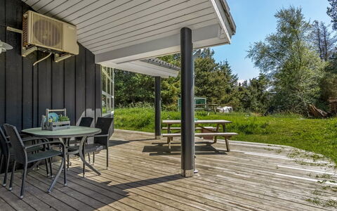 Winder - 1.3Km from the Sea: Chalet, Domicile, Maison, Toit, Porche, Biens, Siding, Batiments Jardin, Ferme, Cour