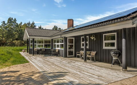 Winder - 1.3Km from the Sea: Chalet, Domicile, Maison, Toit, Porche, Biens, Siding, Batiments Jardin, Ferme, Cour