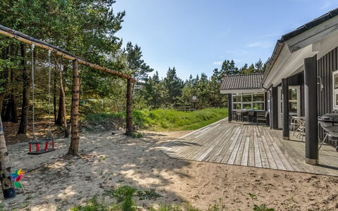 Winder - 1.3Km from the Sea: Chalet, Domicile, Maison, Toit, Porche, Biens, Siding, Batiments Jardin, Ferme, Cour