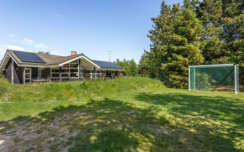 Winder - 1.3Km from the Sea: Chalet, Domicile, Maison, Toit, Porche, Biens, Siding, Batiments Jardin, Ferme, Cour