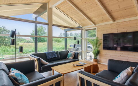 Heriest - 1.2Km from the Sea: Bois, Design Intérieur, Plafond, Canapé, Sol, Domicile, Salon, Pièce, Dur