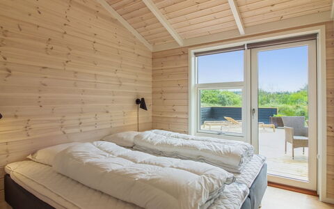 Heriest - 1.2Km from the Sea: Bois, Dur, Planche, Cadre De Lit, Tache De Bois, Chambre, Lit, Hôtel