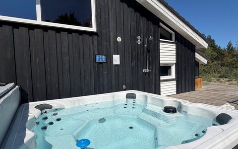 Riika - 425M from the Sea: Luminaire Plomberie, Composite, Jacuzzi, Baignoire, Piscine, Recours, Hôtel