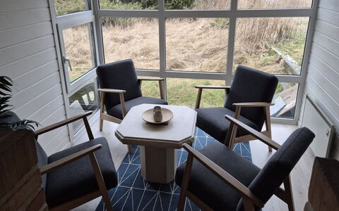 Riika - 425M from the Sea: Meubles, Chaise, Bois, Design Intérieur, Sol, Sol, Pièce, Dur, Tache De Bois, Salon