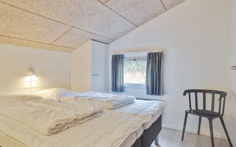 Riika - 425M from the Sea: Bois, Plafond, Chambre, Literie, Drap De Lit, Lit, Dur, Planche, Cadre De Lit, Daylighting