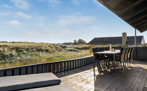 Fransisca - 600M from the Sea: Bleu, Arbuste, Chalet, Couverture De Sol, Jardin, Biens, Ombre, Aménagement Paysager, Ferme, Eco Hôtel