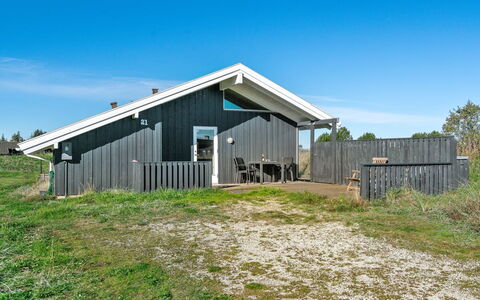 Bothilda - 660M from the Sea: 
