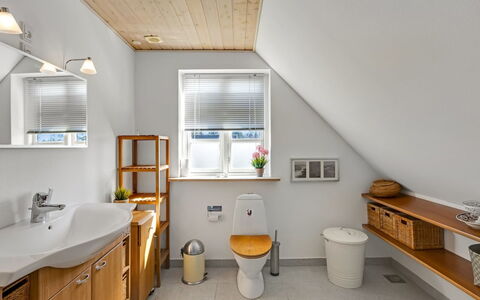 Othelia - 1.8Km from the Sea: Luminaire Plomberie, Sol, Design Intérieur, Évier, Bois, Plafond, Sol, Salle De Bains, Robinet, Lavabo