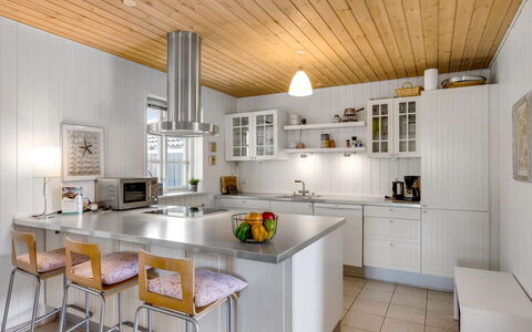 Othelia - 1.8Km from the Sea: Cuisine, Comptoir, Meubles, Design Intérieur, Appareil De Cuisine, Sol, Luminaire, Cabinetry, Plafond, Bois