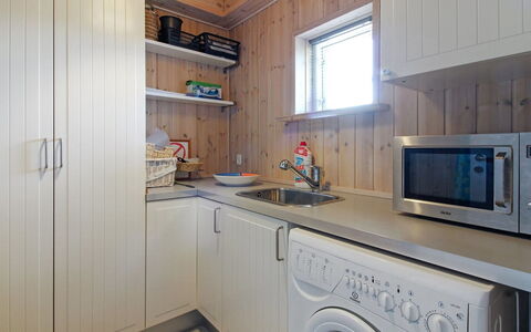 Othelia - 1.8Km from the Sea: Machine À Laver, Principaux Appliance, Bois, Sol, Design Intérieur, Sécheuse, Comptoir, Sol, Buanderie, Cuisine
