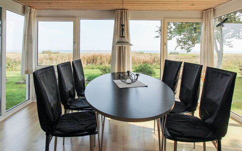 Isalie - 200M from the Sea: Meubles, Design Intérieur, Chaise, Sol, Bois, Sol, Table, Salle À Manger, Table Cuisine Et Salle A Manger, Plafond