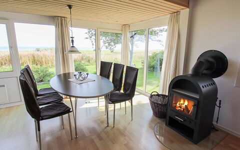 Isalie - 200M from the Sea: Bois, Meubles, Sol, Sol, Plafond, Chaise, Dur, Tache De Bois, Parquet, Salon