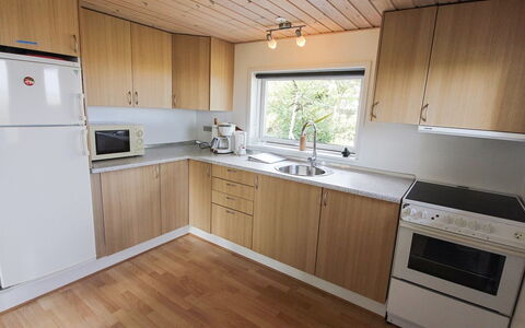 Isalie - 200M from the Sea: Sol, Bois, Cuisine, Design Intérieur, Sol, Comptoir, Meubles, Appareil De Cuisine, Cabinetry, Principaux Appliance
