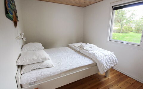 Isalie - 200M from the Sea: Lit, Chambre, Mur, Sol, Drap De Lit, Bois, Sol, Meubles, Literie, Design Intérieur