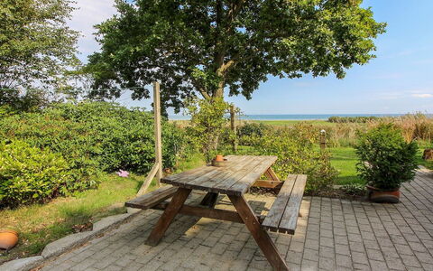 Isalie - 200M from the Sea: Meubles, Mobilier De Jardin, Extérieur Banc, Table, Tableau De Plein Air, Banc, Table De Pique-Nique, Chaise, Ombre, Jardin