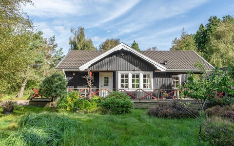 Bernadine - 350M from the Sea: Bois, Domicile, Porche, Plate-Forme, Dur, Toit, Tache De Bois, Parquet, Eco Hôtel