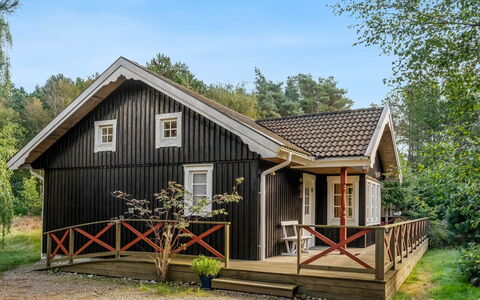 Bernadine - 350M from the Sea: Bois, Domicile, Porche, Plate-Forme, Dur, Toit, Tache De Bois, Parquet, Eco Hôtel