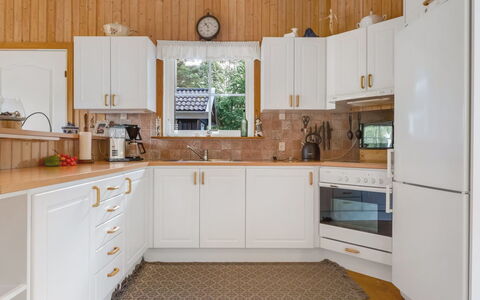 Bernadine - 350M from the Sea: Bois, Domicile, Porche, Plate-Forme, Dur, Toit, Tache De Bois, Parquet, Eco Hôtel