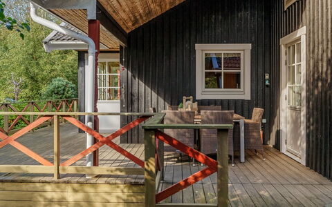 Bernadine - 350M from the Sea: Bois, Domicile, Porche, Plate-Forme, Dur, Toit, Tache De Bois, Parquet, Eco Hôtel
