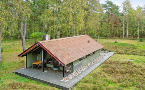 Esteri - 800M from the Sea: Toit, Maison, Domicile, Chalet, Siding, Biens, Allée, Batiments Jardin, Cour, Cabanon
