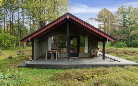 Esteri - 800M from the Sea: Toit, Maison, Domicile, Chalet, Siding, Biens, Allée, Batiments Jardin, Cour, Cabanon