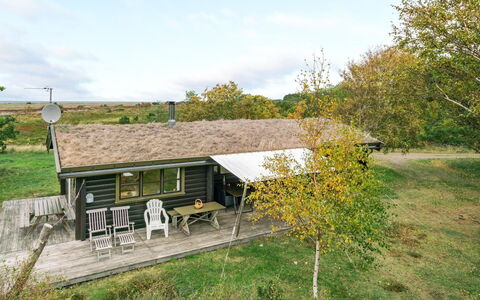 Gorjan - 300M from the Sea: Chalet, Maison, Toit, Zone Rurale, Domicile, Lot Terre, Ferme, Porche, Ombre, Jardin