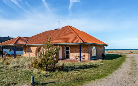 Solvej - 120M from the Sea: Toit, Maison, Domicile, Chalet, Siding, Biens, Allée, Batiments Jardin, Cour, Cabanon
