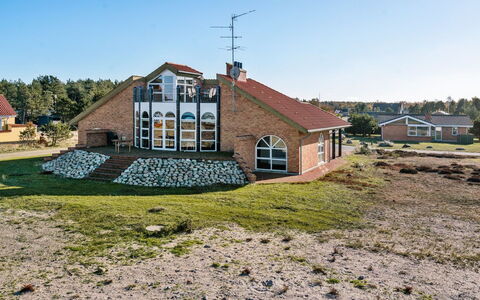 Solvej - 120M from the Sea: Toit, Maison, Domicile, Chalet, Siding, Biens, Allée, Batiments Jardin, Cour, Cabanon