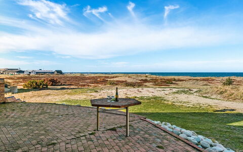 Solvej - 120M from the Sea: Toit, Maison, Domicile, Chalet, Siding, Biens, Allée, Batiments Jardin, Cour, Cabanon
