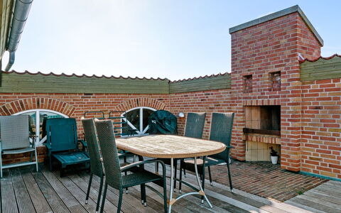 Solvej - 120M from the Sea: Toit, Maison, Domicile, Chalet, Siding, Biens, Allée, Batiments Jardin, Cour, Cabanon