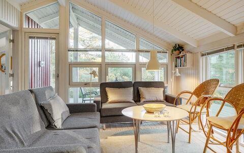 Helmtrud - 500M from the Sea: Bois, Design Intérieur, Meubles, Plafond, Salon, Canapé, Domicile, Pièce, Chaise