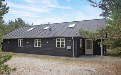 Beka - 500M from the Sea: Toit, Siding, Domicile, Chalet, Cour, Batiments Jardin, Dur, Cabanon, Ferme