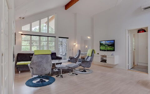 Beka - 500M from the Sea: Design Intérieur, Meubles, Canapé, Sol, Bois, Plafond, Salon, Sol, Domicile, Appartement