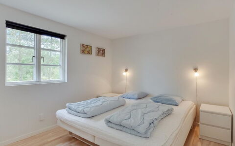 Beka - 500M from the Sea: Bois, Sol, Sol, Design Intérieur, Chambre, Lit, Plafond, Domicile, Pièce, Literie