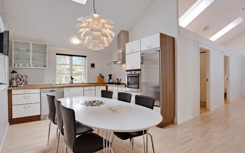 Beka - 500M from the Sea: Design Intérieur, Plafond, Appartement, Sol, Meubles, Sol, Pièce, Éclairage, Domicile, Canapé