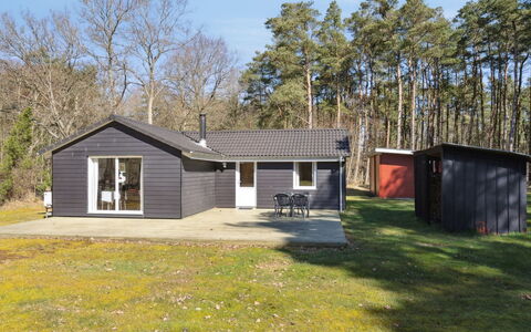 Apoline - 5Km from the Sea: Toit, Maison, Domicile, Chalet, Siding, Biens, Allée, Batiments Jardin, Cour, Cabanon