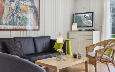 Apoline - 5Km from the Sea: Toit, Maison, Domicile, Chalet, Siding, Biens, Allée, Batiments Jardin, Cour, Cabanon