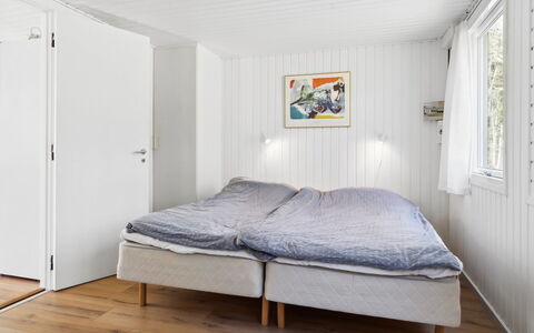 Apoline - 5Km from the Sea: Toit, Maison, Domicile, Chalet, Siding, Biens, Allée, Batiments Jardin, Cour, Cabanon