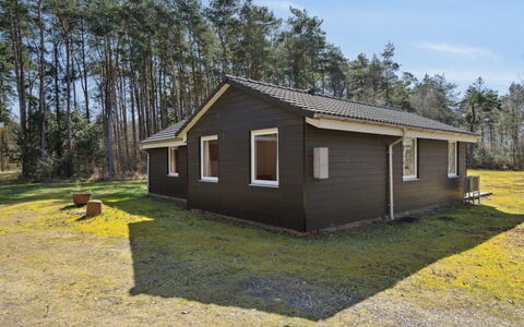 Apoline - 5Km from the Sea: Toit, Maison, Domicile, Chalet, Siding, Biens, Allée, Batiments Jardin, Cour, Cabanon