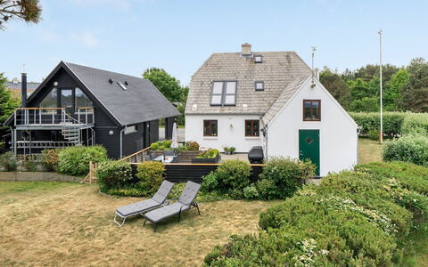 Eivi - 150M from the Sea: Chalet, Cabanon, Cabane, Ferme, Prairie, Cabane, Grange, Cabane En Rondins, Batiments Jardin