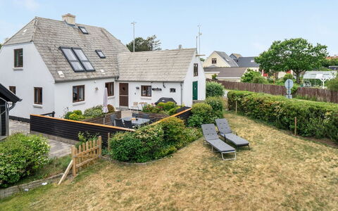 Eivi - 150M from the Sea: Chalet, Cabanon, Cabane, Ferme, Prairie, Cabane, Grange, Cabane En Rondins, Batiments Jardin