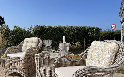 Eivi - 150M from the Sea: Chalet, Cabanon, Cabane, Ferme, Prairie, Cabane, Grange, Cabane En Rondins, Batiments Jardin