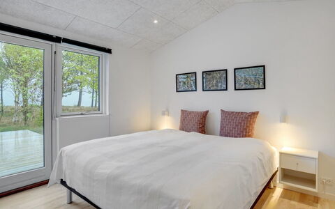 Djuna - 200M from the Sea: Bois, Plafond, Chambre, Design Intérieur, Lit, Sol, Pièce, Sol, Domicile, Literie