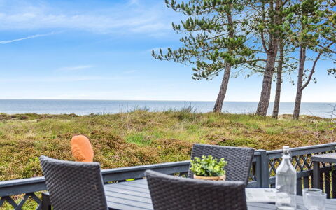 Djuna - 200M from the Sea: Meubles, Mobilier De Jardin, Chaise, Table, Tableau De Plein Air, Mer, Océan, Côte, Ombre, Plate-Forme