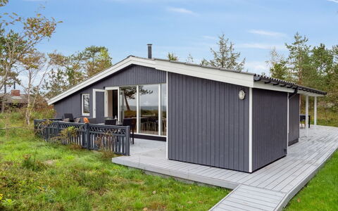 Djuna - 200M from the Sea: Bois, Toit, Maison, Chalet, Porte, Domicile, Siding, Lot Terre, Batiments Jardin, Cabanon