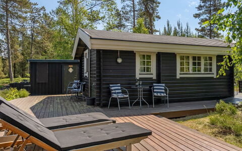 Ascen - 300M from the Sea: Bois, Chalet, Maison, Domicile, Porte, Dur, Cabane En Rondins, Plate-Forme, Batiments Jardin, Planche