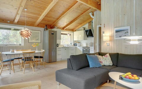 Thorger - 5Km from the Sea: Design Intérieur, Meubles, Bois, Plafond, Sol, Sol, Pièce, Luminaire, Canapé, Salon
