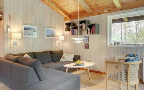 Thorger - 5Km from the Sea: Design Intérieur, Bois, Meubles, Sol, Sol, Salon, Plafond, Pièce, Canapé, Éclairage