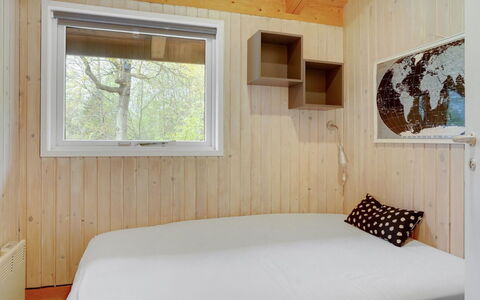 Thorger - 5Km from the Sea: Bois, Design Intérieur, Sol, Chambre, Sol, Plafond, Pièce, Tache De Bois, Lit, Planche