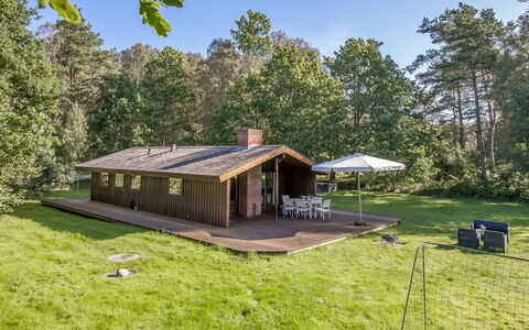 Thorger - 5Km from the Sea: Bois, Domicile, Porche, Plate-Forme, Dur, Toit, Tache De Bois, Parquet, Eco Hôtel